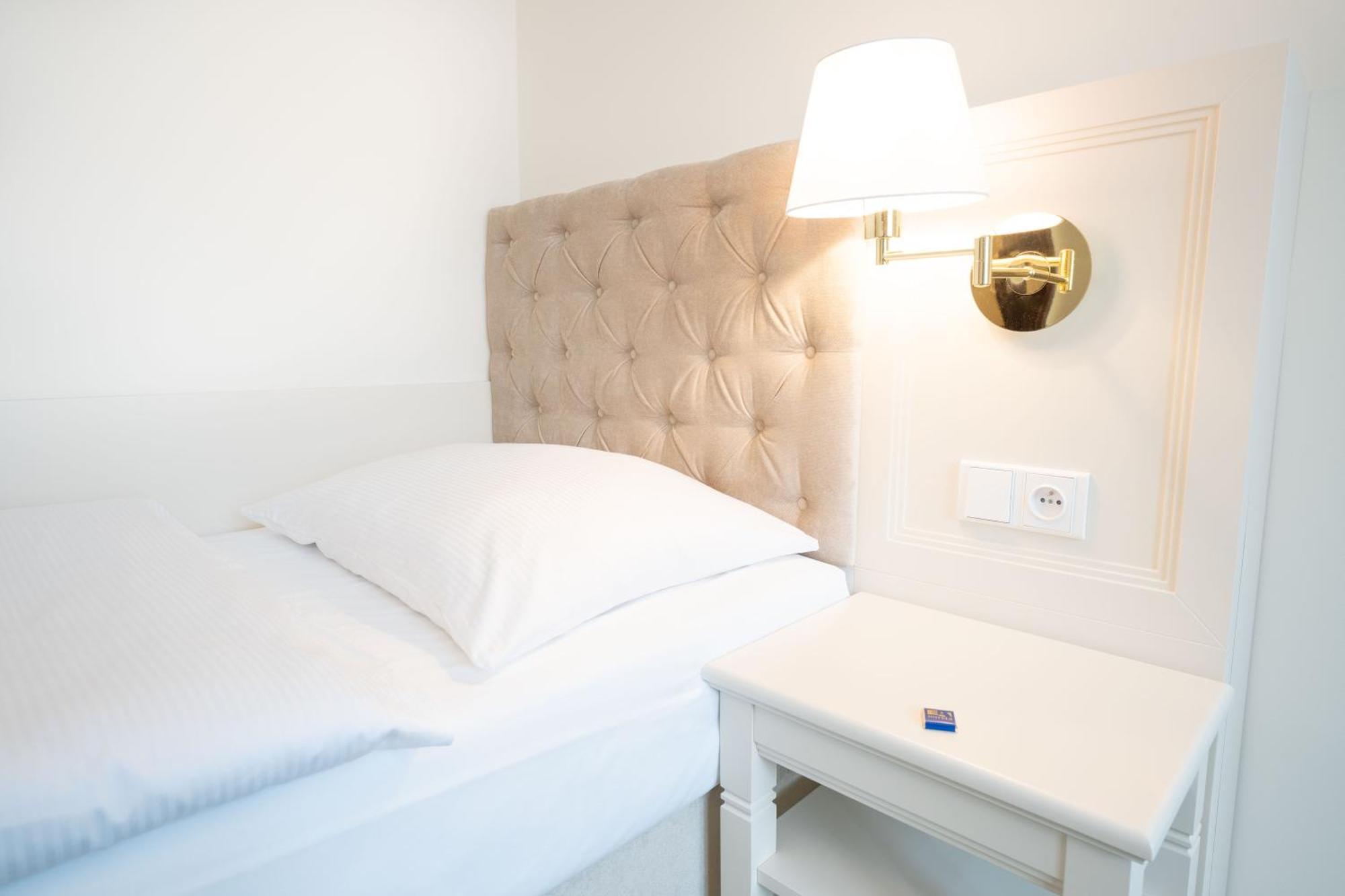 Ea Hotel Elefant Карлови Вари Екстериор снимка