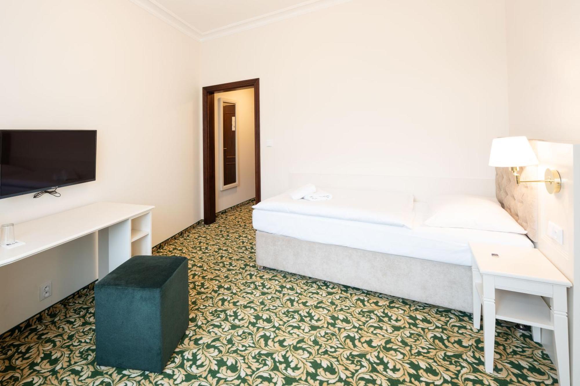 Ea Hotel Elefant Карлови Вари Екстериор снимка