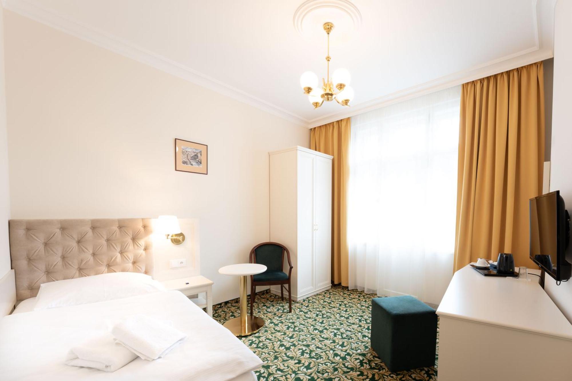 Ea Hotel Elefant Карлови Вари Екстериор снимка