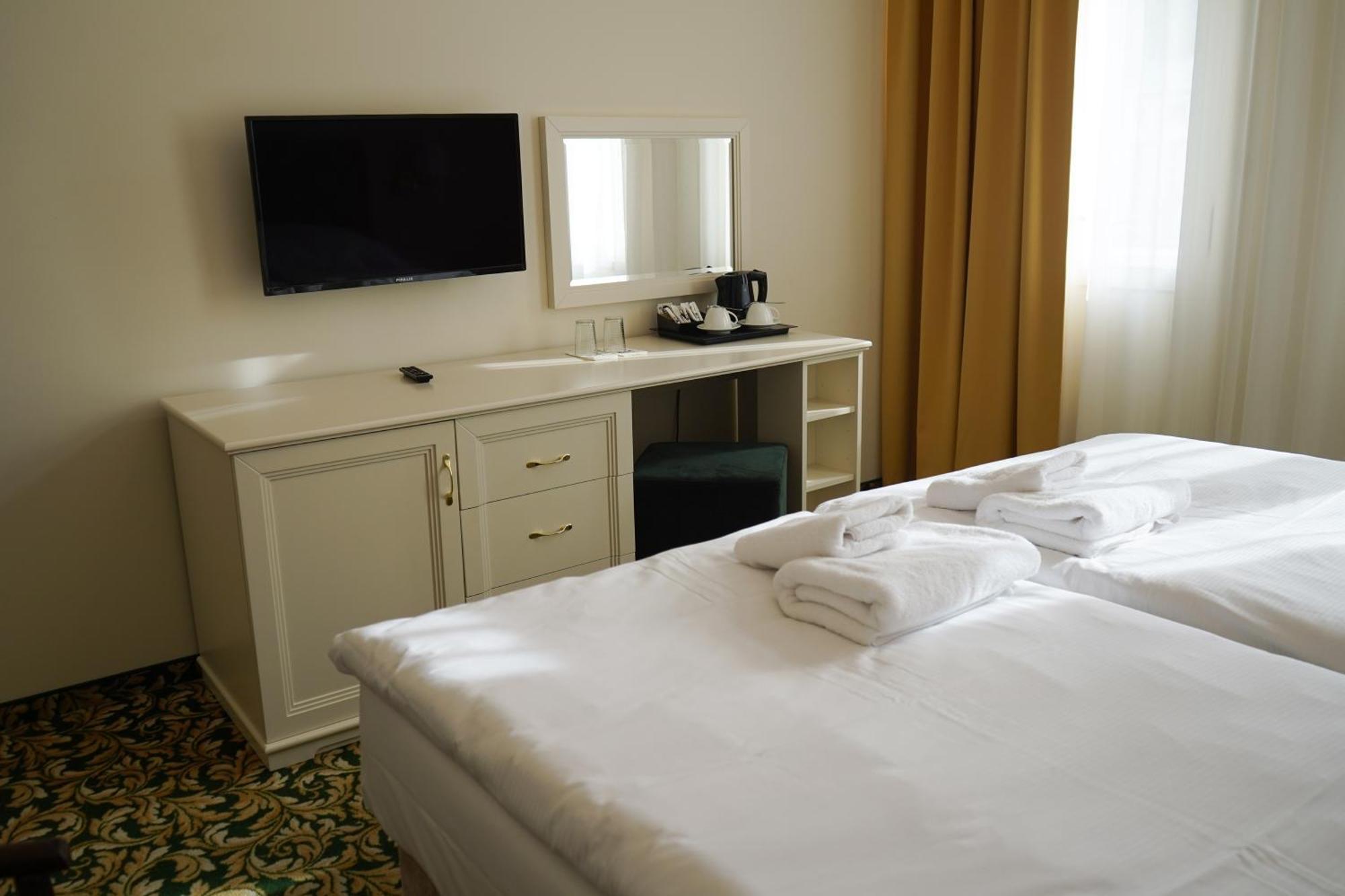 Ea Hotel Elefant Карлови Вари Екстериор снимка