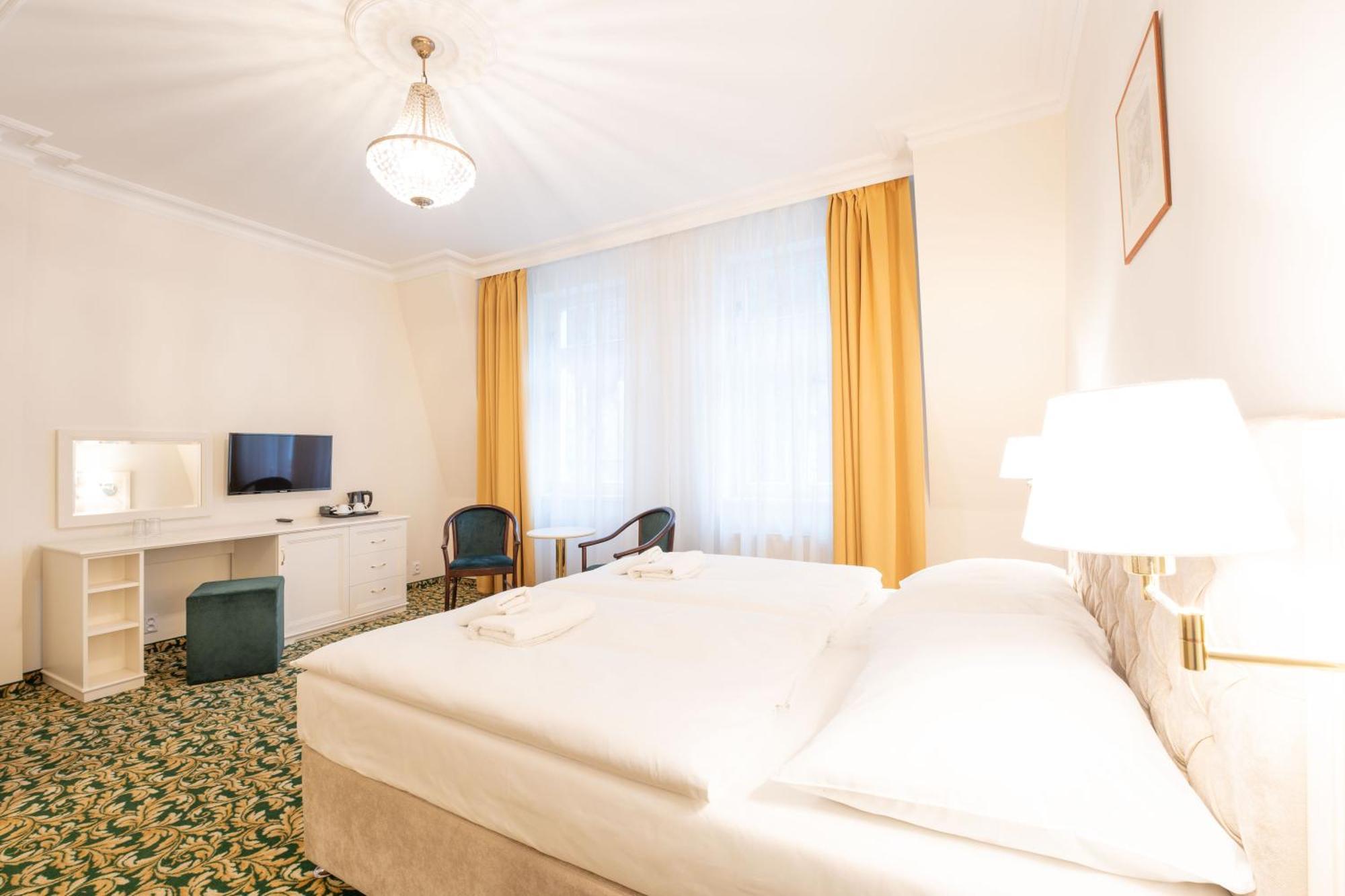 Ea Hotel Elefant Карлови Вари Екстериор снимка