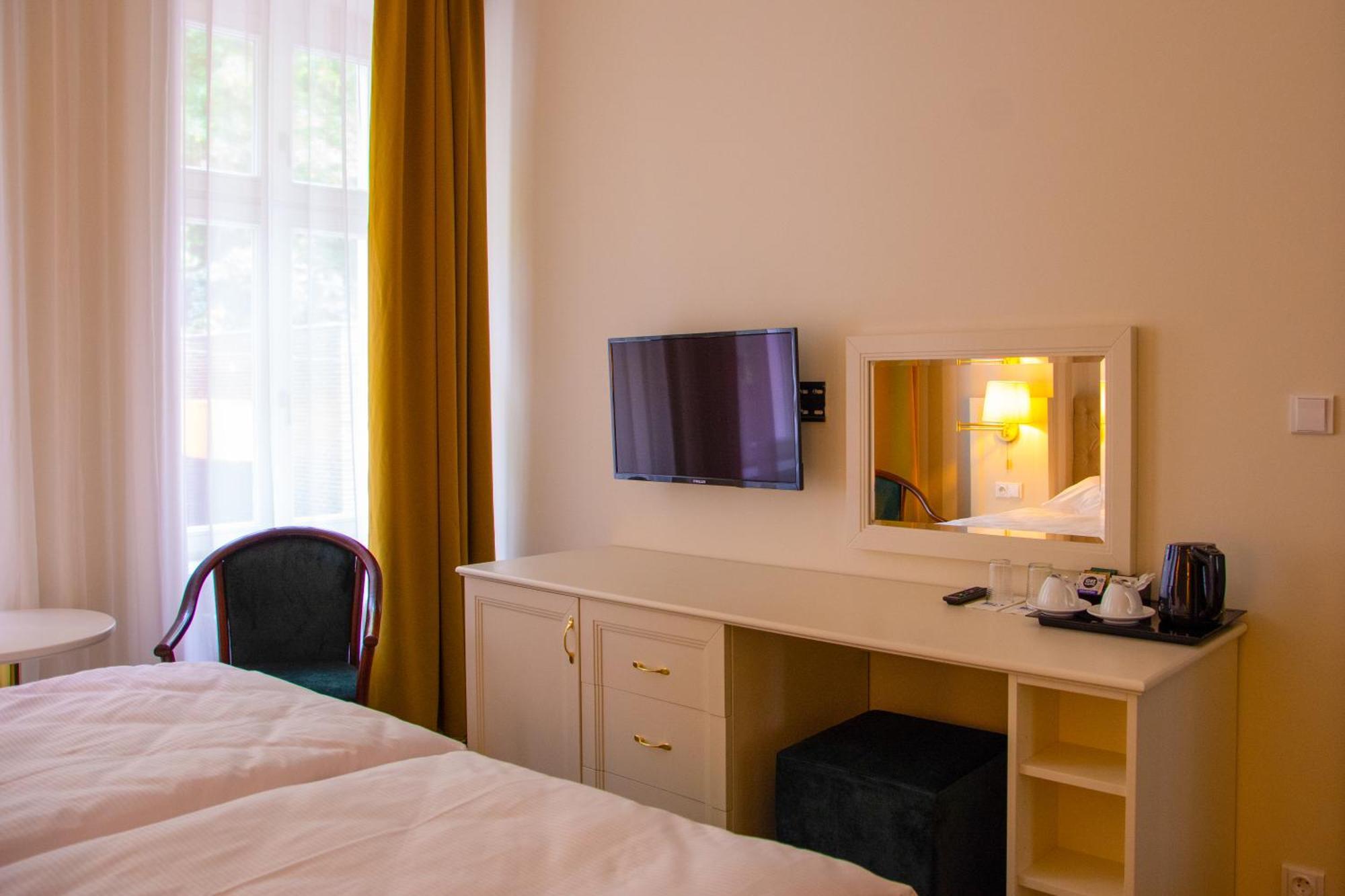 Ea Hotel Elefant Карлови Вари Екстериор снимка