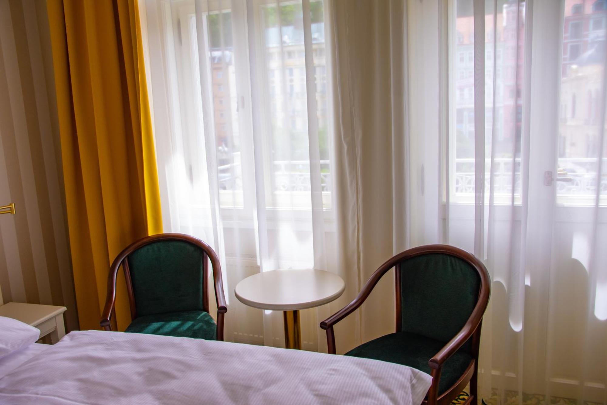 Ea Hotel Elefant Карлови Вари Екстериор снимка