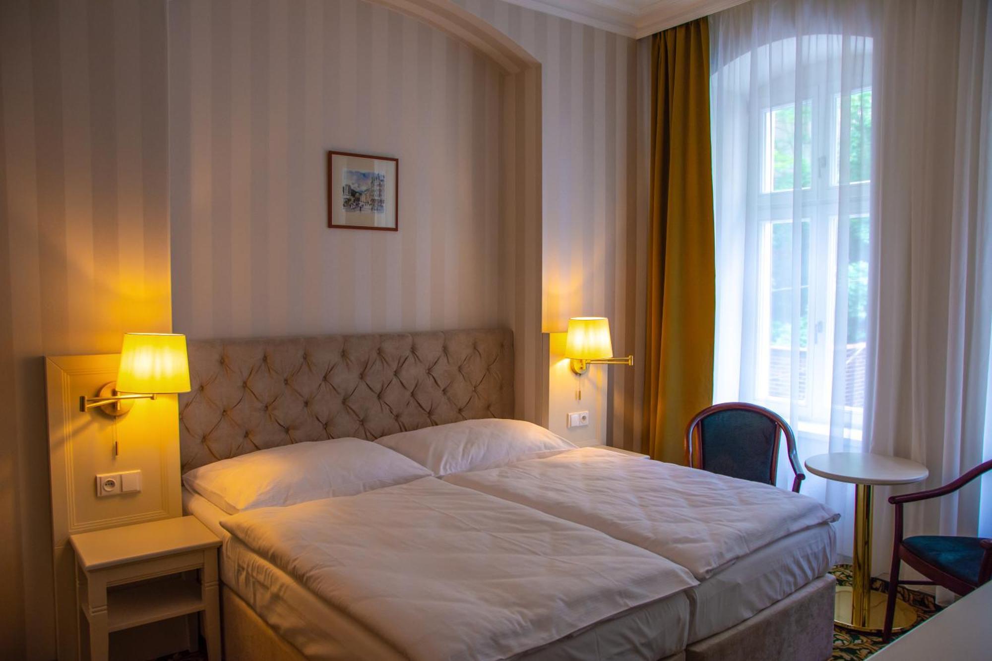 Ea Hotel Elefant Карлови Вари Екстериор снимка