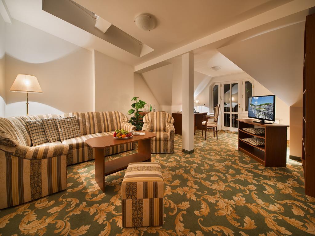 Ea Hotel Elefant Карлови Вари Екстериор снимка