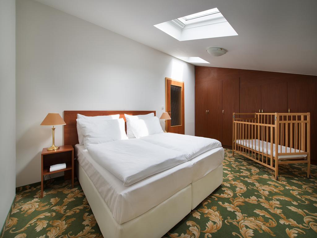 Ea Hotel Elefant Карлови Вари Екстериор снимка