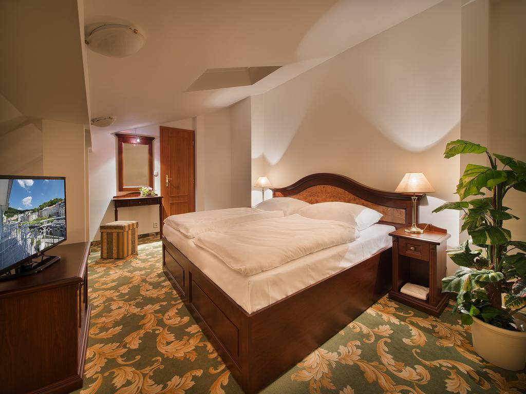 Ea Hotel Elefant Карлови Вари Екстериор снимка