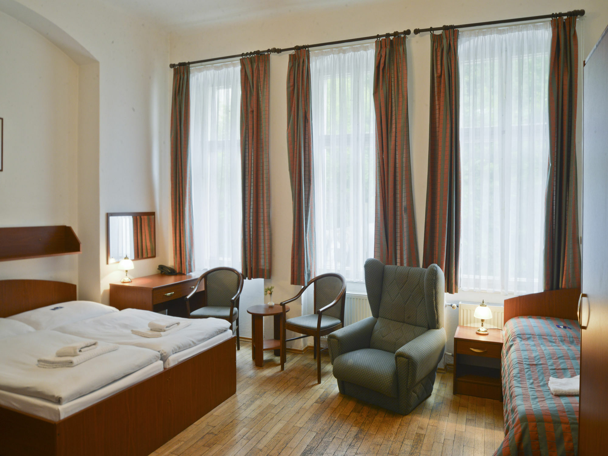 Ea Hotel Elefant Карлови Вари Екстериор снимка